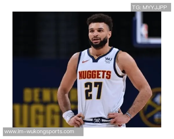 贾马尔穆雷半场表现出色9中4贡献11分2板7助攻2抢断展现全面能力