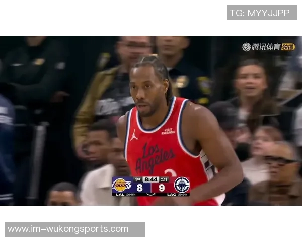 莱昂纳德半场状态火热三分球连中五记砍下18分助球队争胜 莱昂纳德半场状态火热三分球连中五记砍下18分助球队争胜